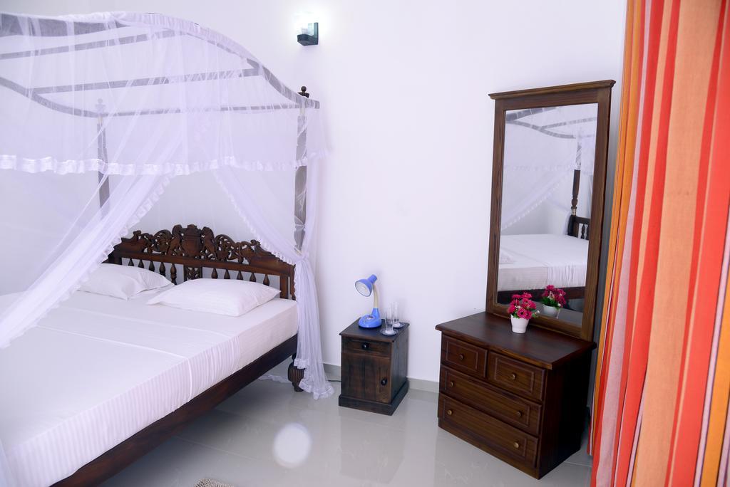 Aayu'S Guest Hotel Bentota Bilik gambar